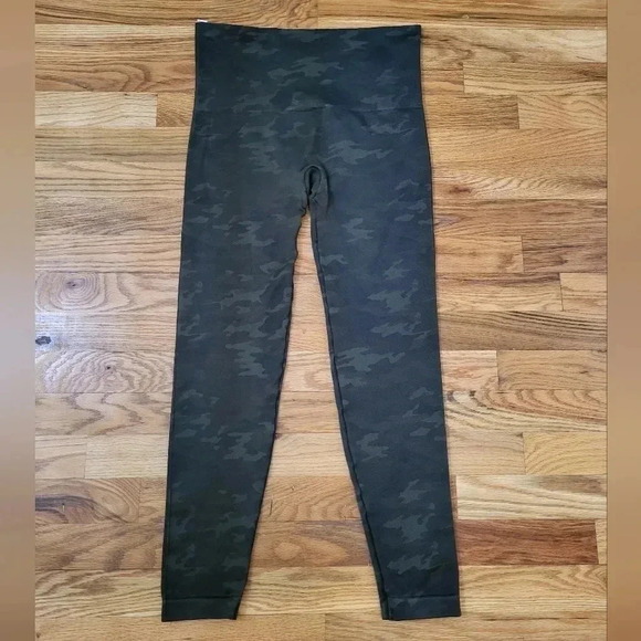 Spanx Look at Me Now Camo Leggings(L) - Picture 4 of 8